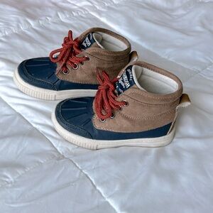 OSHKOSH Unisex Rafferty Style Rain and snow boots size toddler 7 navy and tan